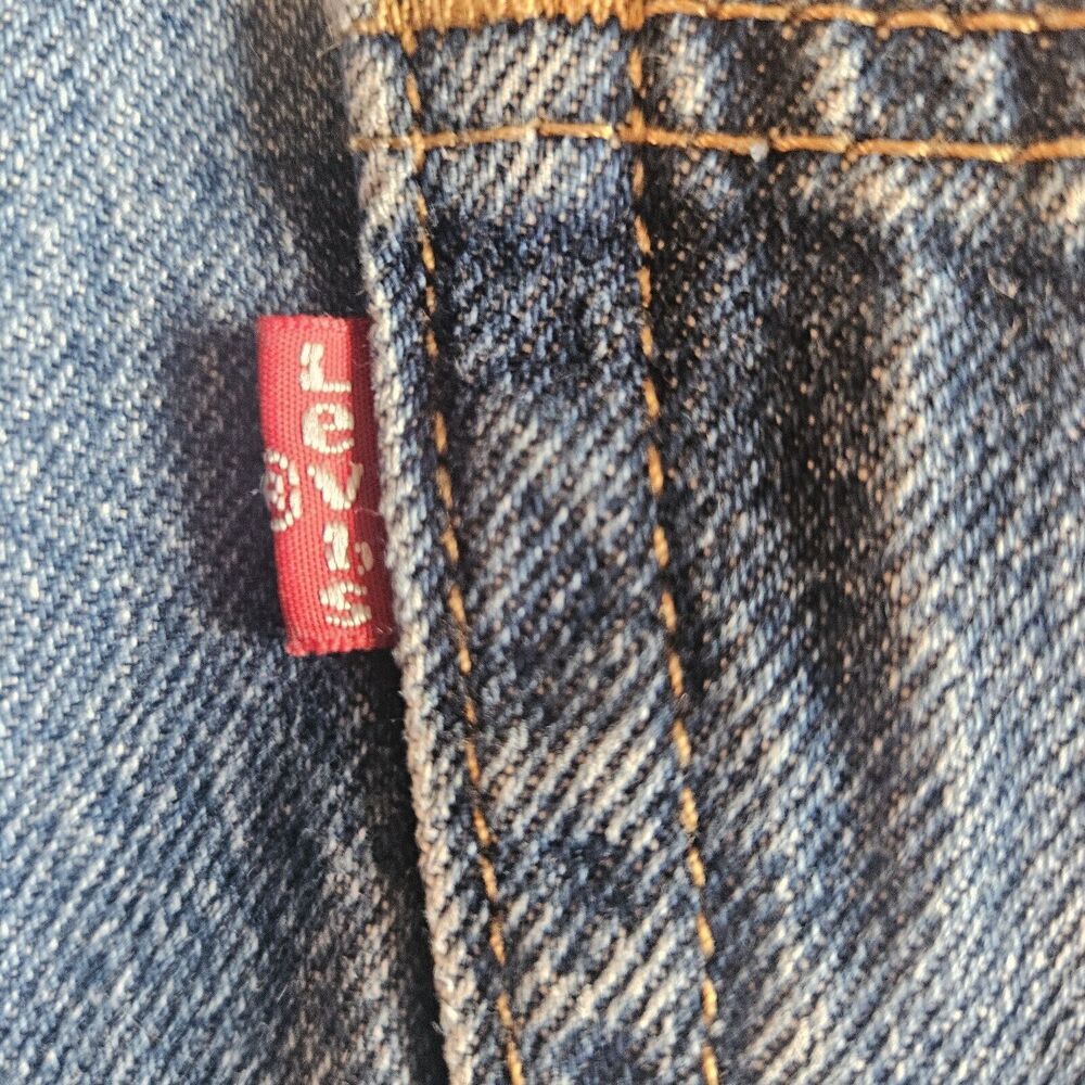 Levi's 505 Straight Fit Jeans Size 34X30 100% Cotton Zip Fly Classic Medium Wash - Picture 8 of 10
